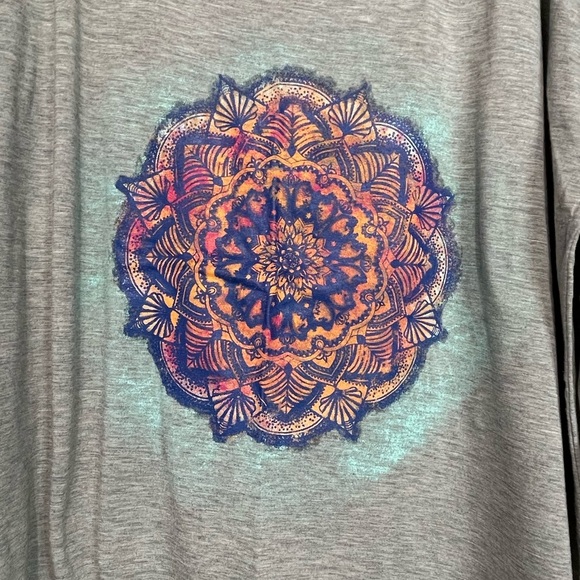 Jessica Simpson Coud shoulder 3/4 Sleeves Graphic Top Sz 2X - Picture 2 of 5